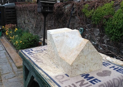 Chiseled out port stone for skews